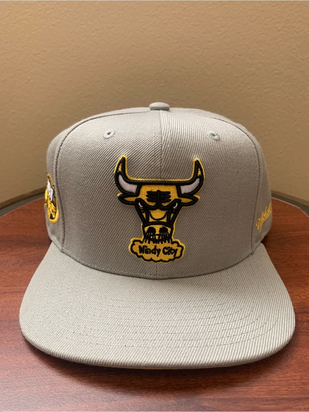 M&N Chicago Bulls 1998 NBA Finals Light Gray Fitted Hat 7 3/4. Good Condition.